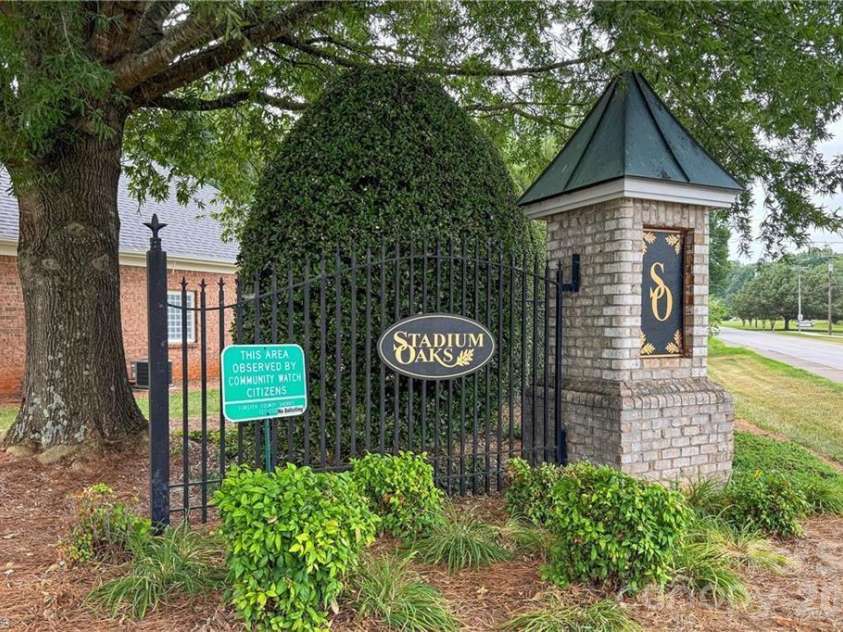195 Stadium Oaks Drive, Clemmons, NC 27012.  MLS# CAR4392990, YatesRealty ID 29803. 
