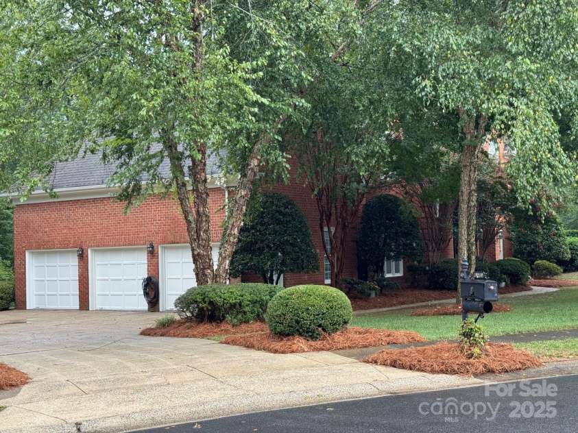 10840 Congressional Club Drive, Charlotte, NC 28277.  MLS# CAR4286308, YatesRealty ID 29804. 3 car garage