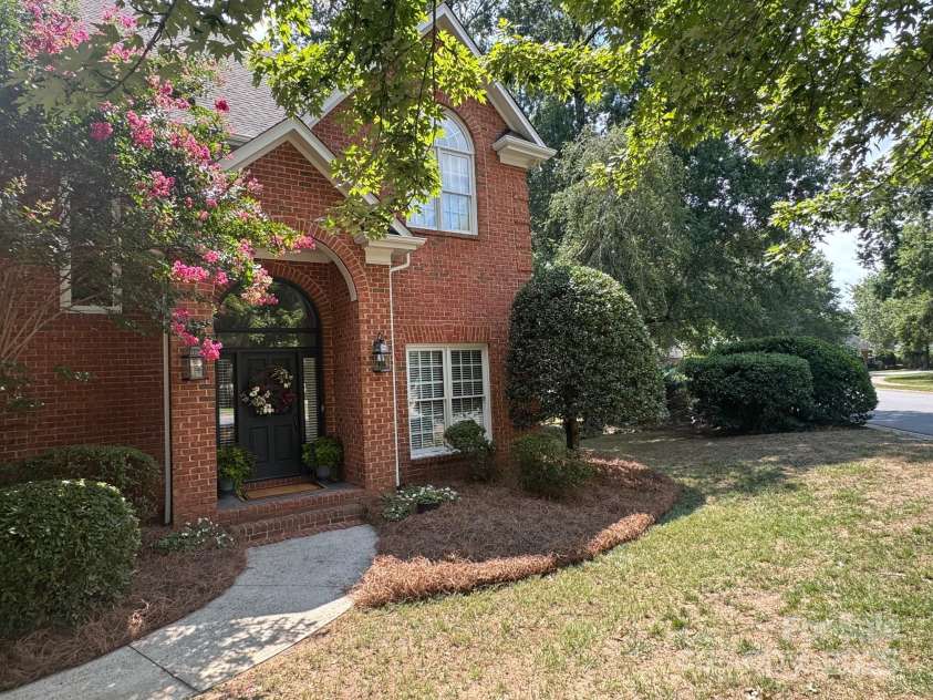 10840 Congressional Club Drive, Charlotte, NC 28277.  MLS# CAR4286308, YatesRealty ID 29804. Covered front entry