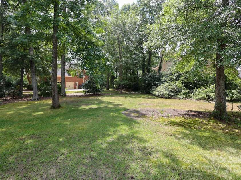 10840 Congressional Club Drive, Charlotte, NC 28277.  MLS# CAR4286308, YatesRealty ID 29804. Expansive back yard