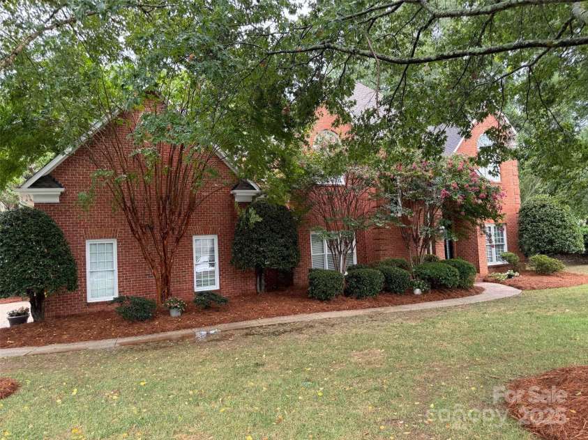 10840 Congressional Club Drive, Charlotte, NC 28277.  MLS# CAR4286308, YatesRealty ID 29804. Front Exterior