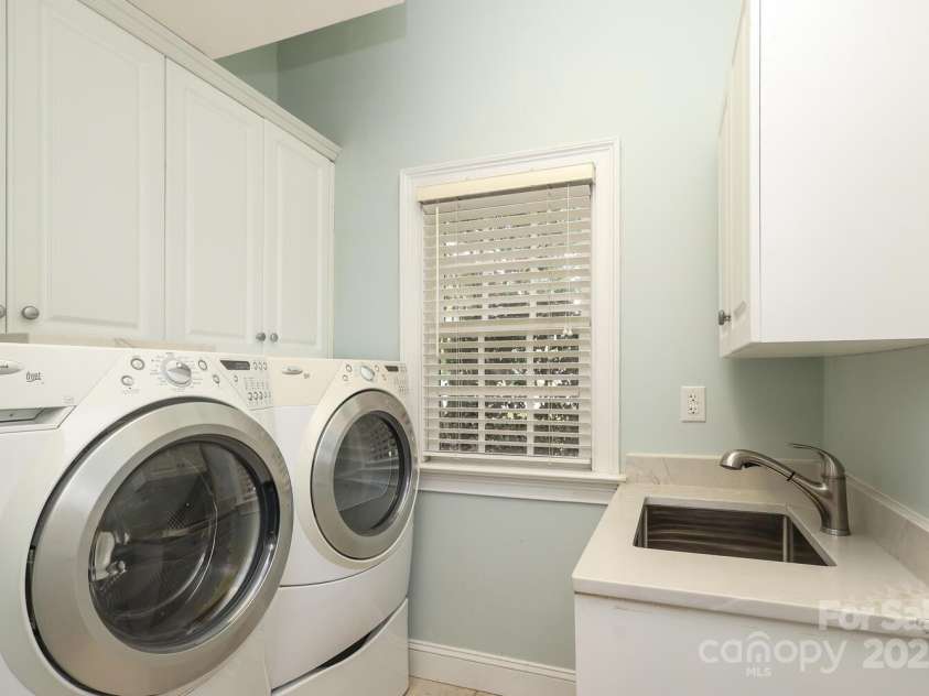 10840 Congressional Club Drive, Charlotte, NC 28277.  MLS# CAR4286308, YatesRealty ID 29804. Laundry Room