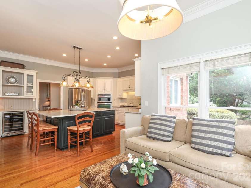 10840 Congressional Club Drive, Charlotte, NC 28277.  MLS# CAR4286308, YatesRealty ID 29804. Open kitchen