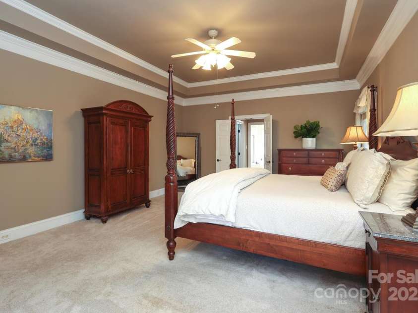 10840 Congressional Club Drive, Charlotte, NC 28277.  MLS# CAR4286308, YatesRealty ID 29804. Tray ceiling in main floor primary bedroom