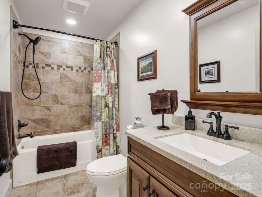 609 Green Creek Drive, Columbus, NC 28722.  MLS# CAR4288033, YatesRealty ID 29805. 2nd Bathroom