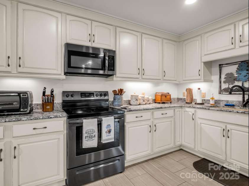 609 Green Creek Drive, Columbus, NC 28722.  MLS# CAR4288033, YatesRealty ID 29805. 