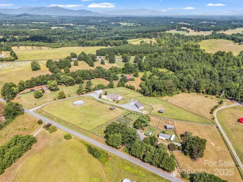 609 Green Creek Drive, Columbus, NC 28722.  MLS# CAR4288033, YatesRealty ID 29805. 