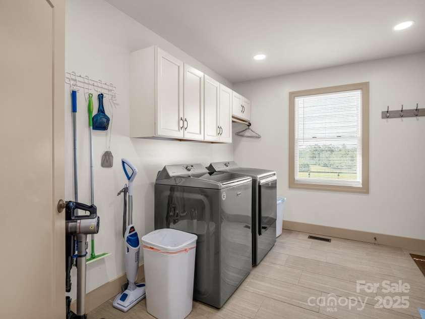 609 Green Creek Drive, Columbus, NC 28722.  MLS# CAR4288033, YatesRealty ID 29805. Mudroom