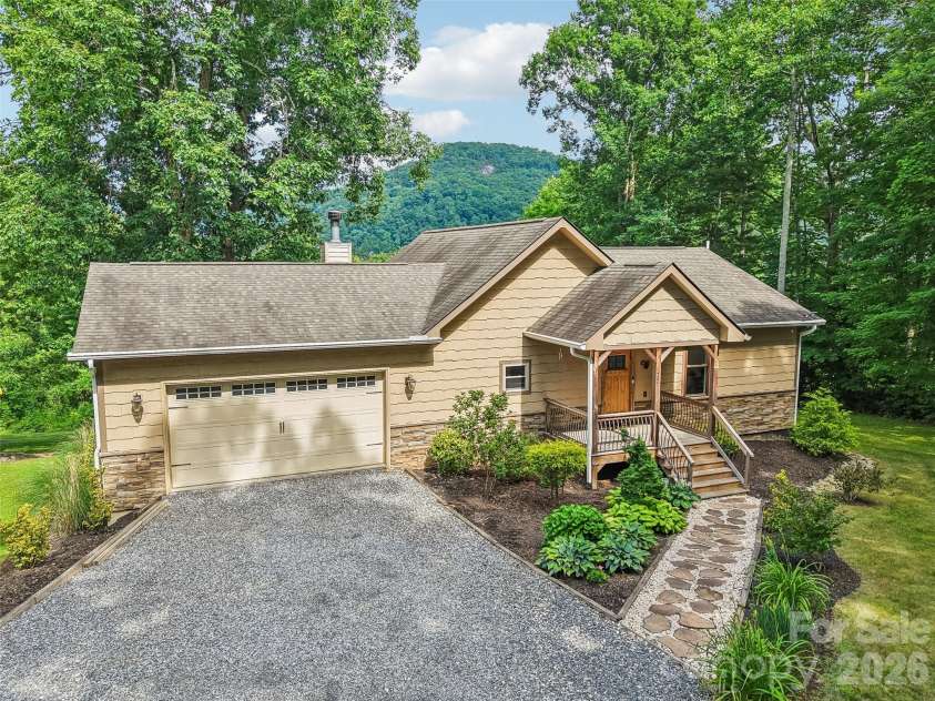77 Willow Stone Way, Hendersonville, NC 28792.  MLS# CAR4392902, YatesRealty ID 29806. 