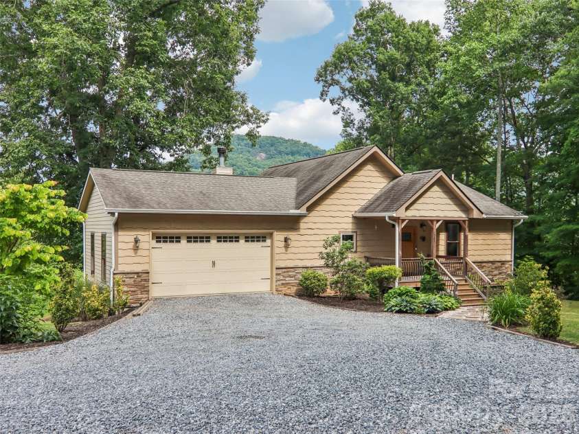 77 Willow Stone Way, Hendersonville, NC 28792.  MLS# CAR4392902, YatesRealty ID 29806. 