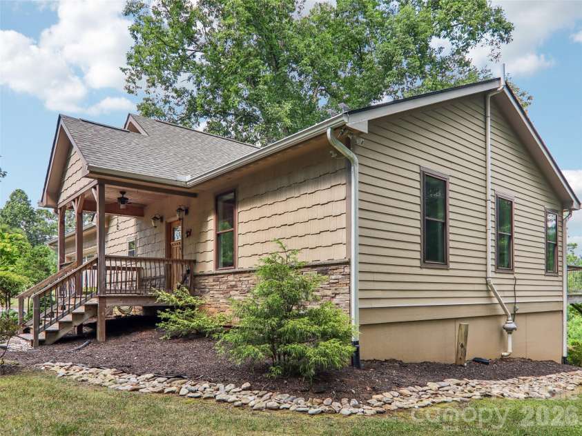 77 Willow Stone Way, Hendersonville, NC 28792.  MLS# CAR4392902, YatesRealty ID 29806. 