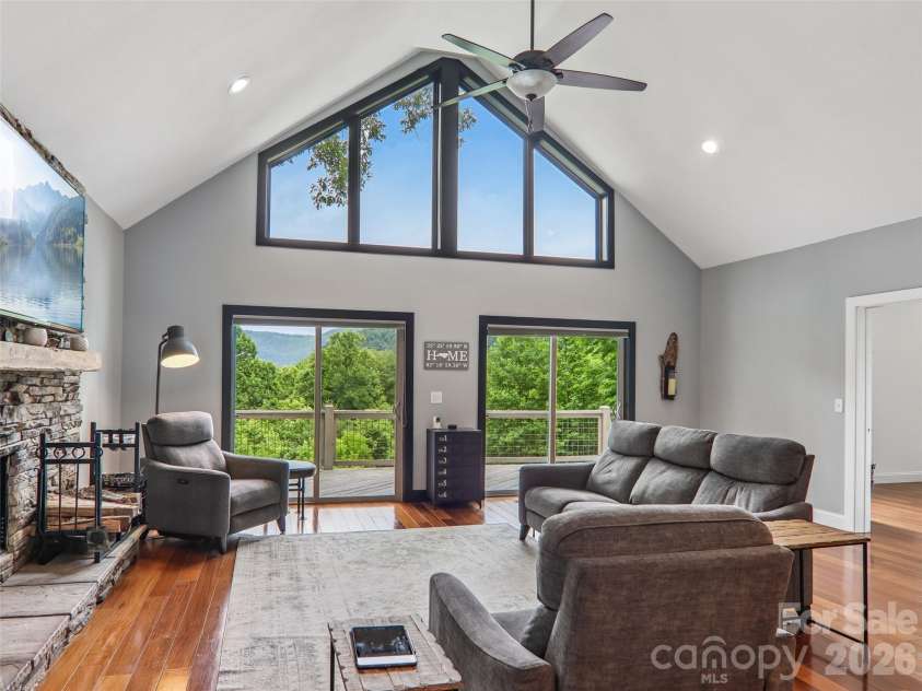 77 Willow Stone Way, Hendersonville, NC 28792.  MLS# CAR4392902, YatesRealty ID 29806. 
