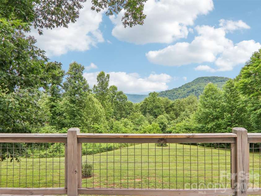 77 Willow Stone Way, Hendersonville, NC 28792.  MLS# CAR4392902, YatesRealty ID 29806. 