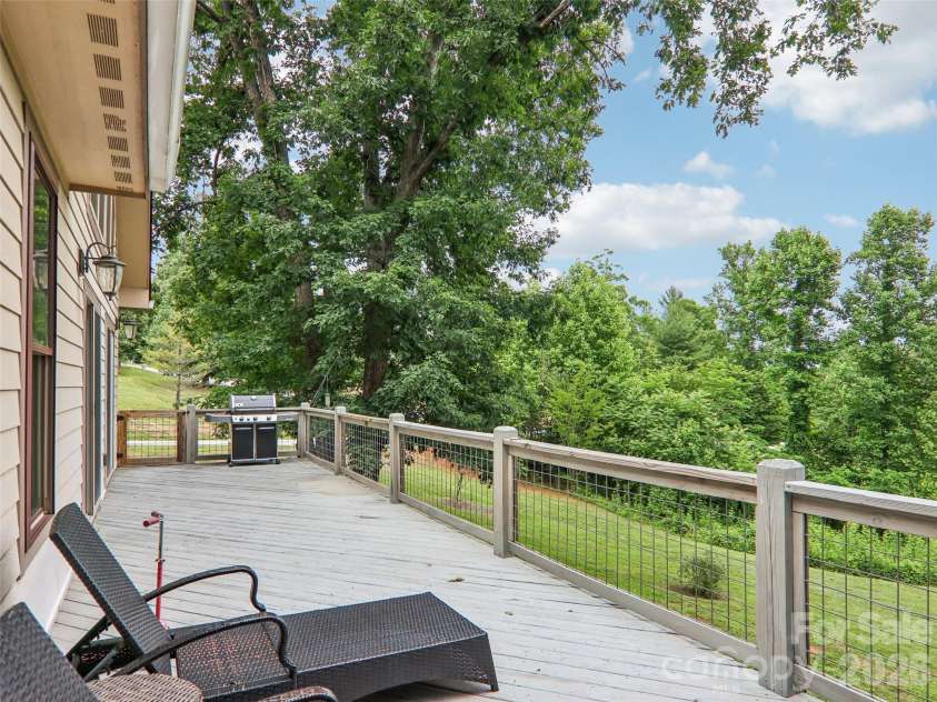 77 Willow Stone Way, Hendersonville, NC 28792.  MLS# CAR4392902, YatesRealty ID 29806. 