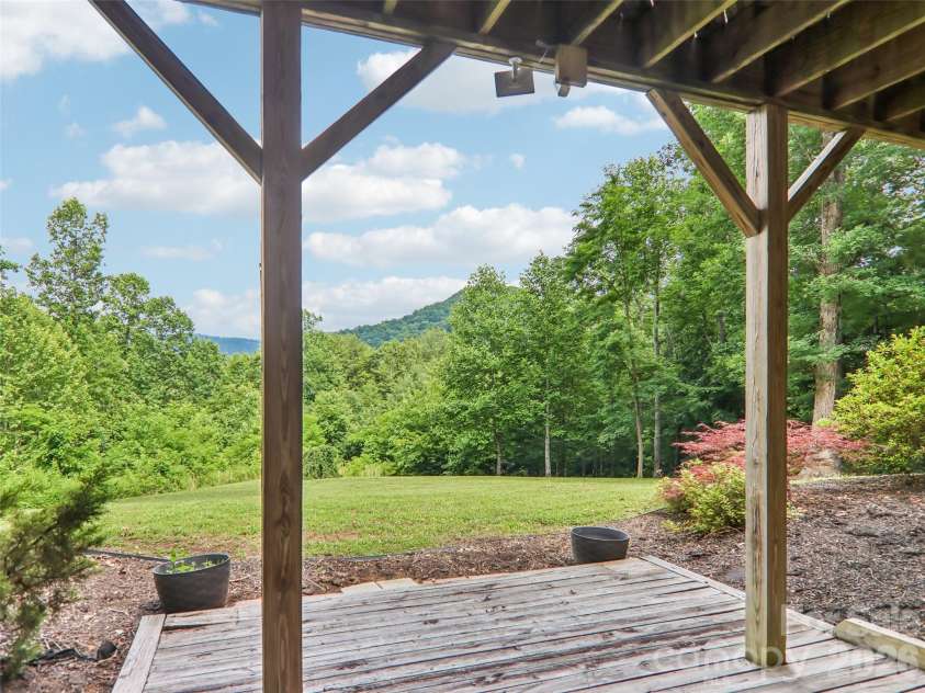 77 Willow Stone Way, Hendersonville, NC 28792.  MLS# CAR4392902, YatesRealty ID 29806. 