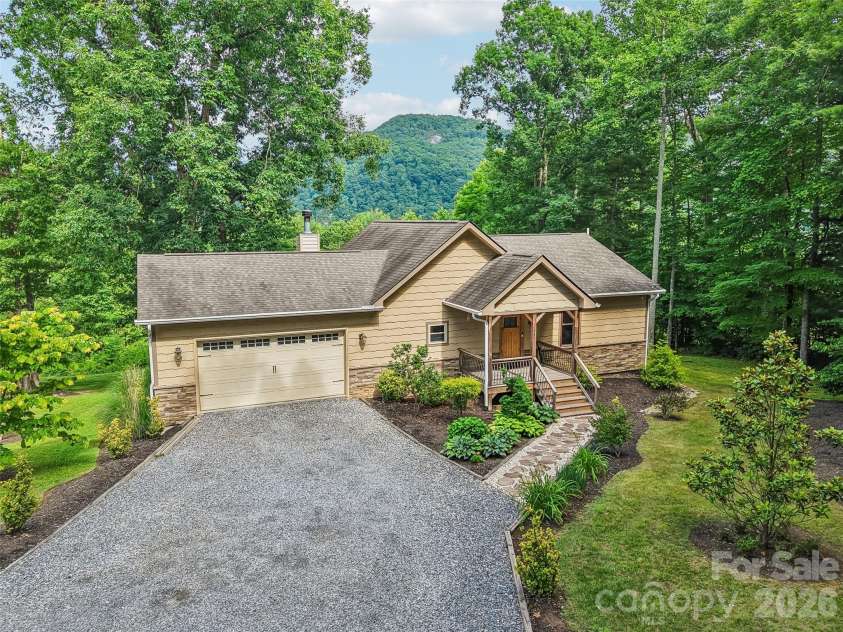 77 Willow Stone Way, Hendersonville, NC 28792.  MLS# CAR4392902, YatesRealty ID 29806. 