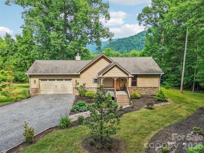77 Willow Stone Way, Hendersonville, NC 28792.  MLS# CAR4392902, YatesRealty ID 29806. 