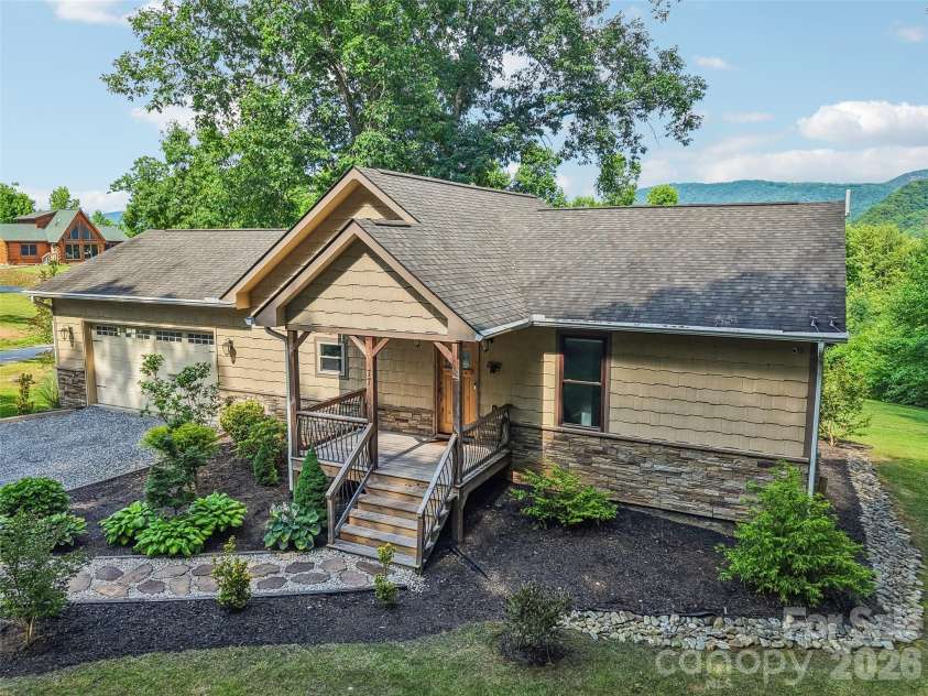 77 Willow Stone Way, Hendersonville, NC 28792.  MLS# CAR4392902, YatesRealty ID 29806. 
