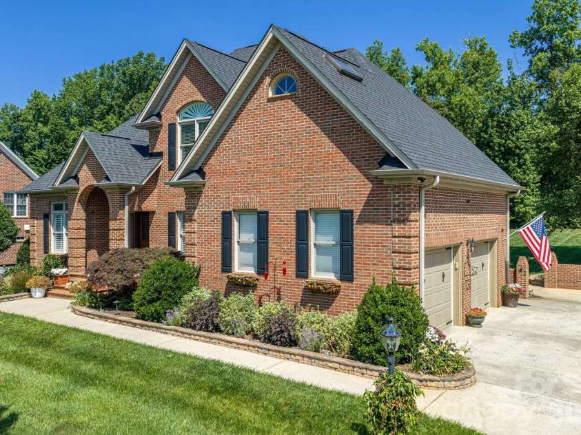 3740 Sand Wedge Drive, Gastonia, NC 28056.  MLS# CAR4392996, YatesRealty ID 29807. 