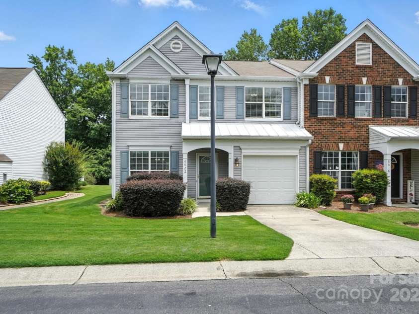 6622 Beverly Springs Drive, Charlotte, NC 28270.  MLS# CAR4278004, YatesRealty ID 29807. 