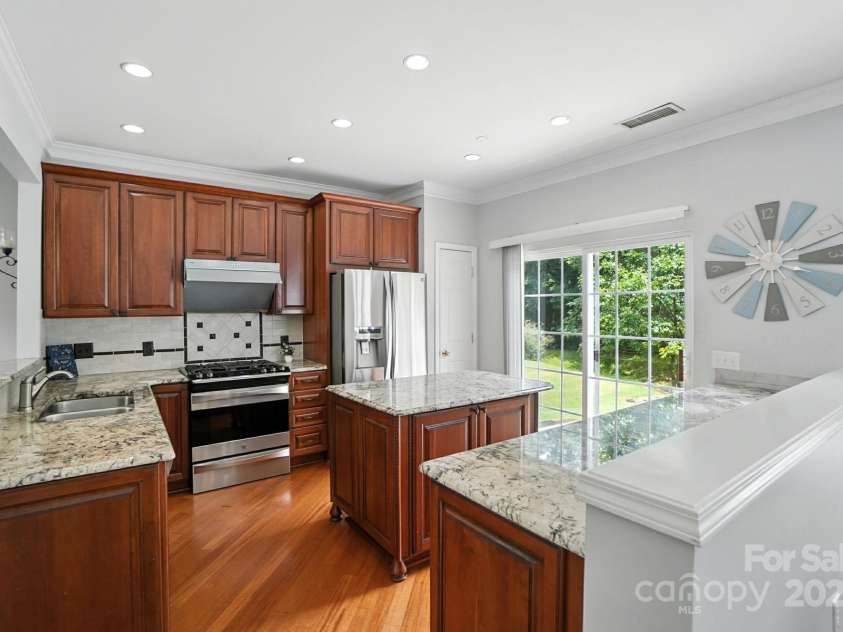 6622 Beverly Springs Drive, Charlotte, NC 28270.  MLS# CAR4278004, YatesRealty ID 29807. 