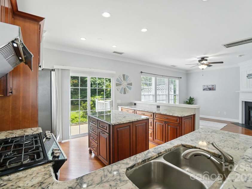 6622 Beverly Springs Drive, Charlotte, NC 28270.  MLS# CAR4278004, YatesRealty ID 29807. 