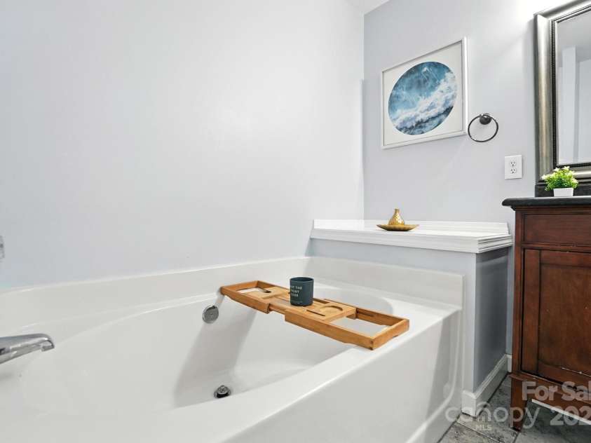 6622 Beverly Springs Drive, Charlotte, NC 28270.  MLS# CAR4278004, YatesRealty ID 29807. 