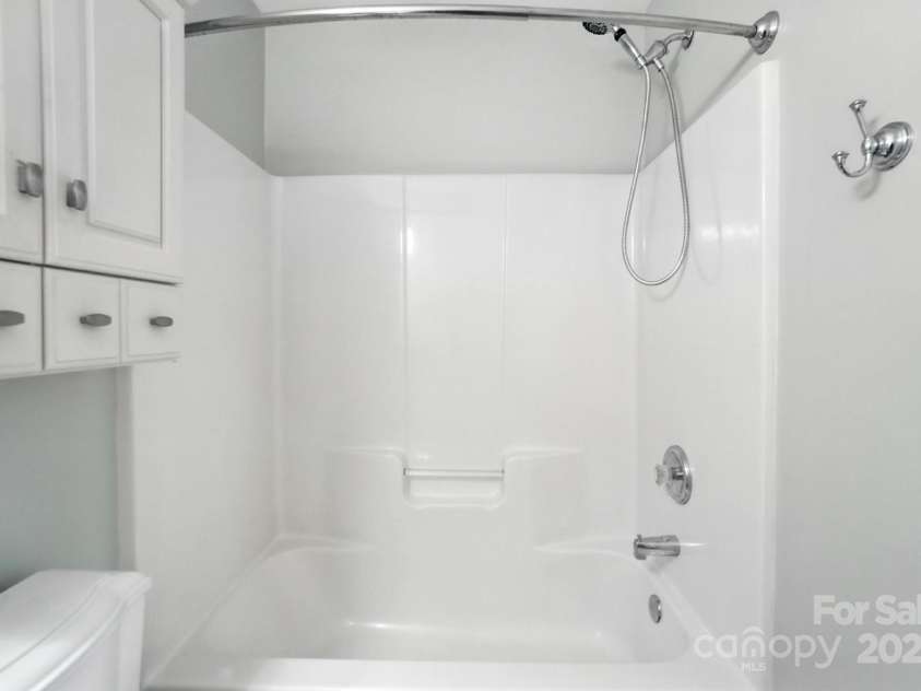 6622 Beverly Springs Drive, Charlotte, NC 28270.  MLS# CAR4278004, YatesRealty ID 29807. 