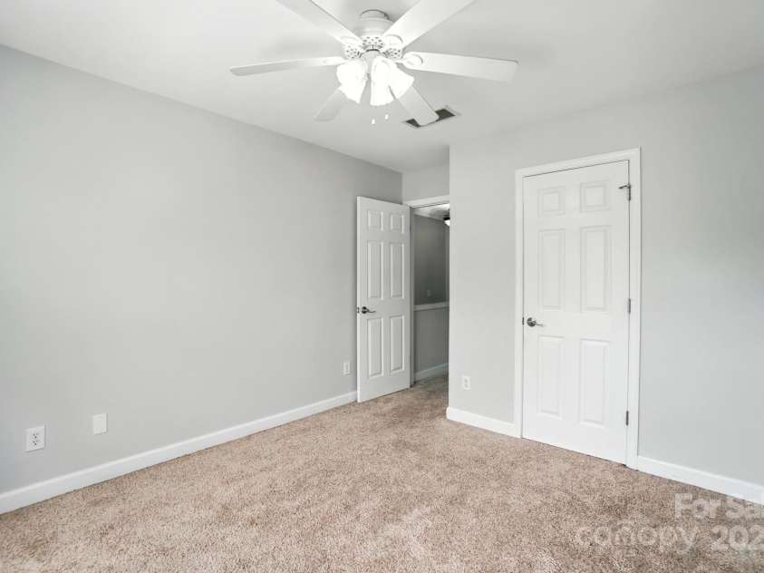 6622 Beverly Springs Drive, Charlotte, NC 28270.  MLS# CAR4278004, YatesRealty ID 29807. 