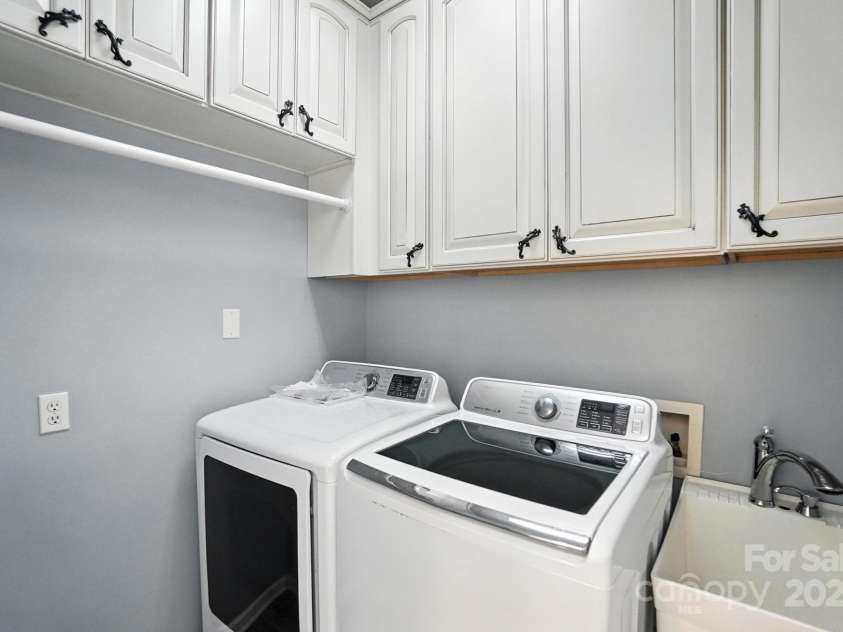 6622 Beverly Springs Drive, Charlotte, NC 28270.  MLS# CAR4278004, YatesRealty ID 29807. 