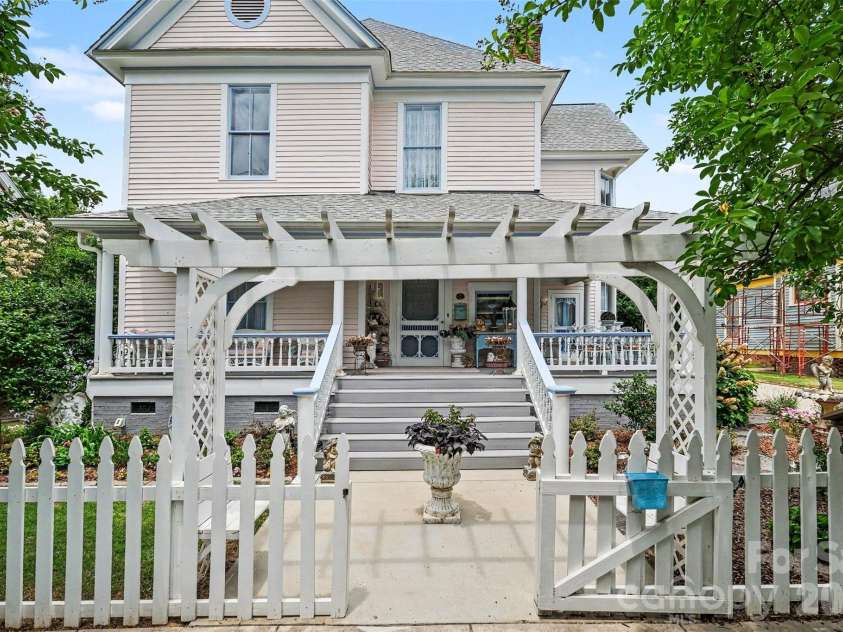 137 Reid Street, Rock Hill, SC 29730.  MLS# CAR4390967, YatesRealty ID 29808. 