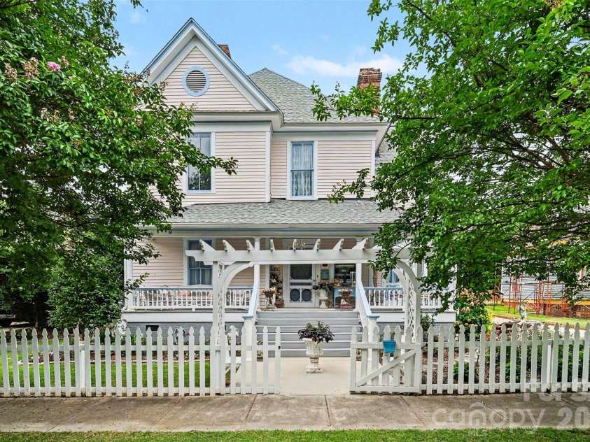 137 Reid Street, Rock Hill, SC 29730.  MLS# CAR4390967, YatesRealty ID 29808. 
