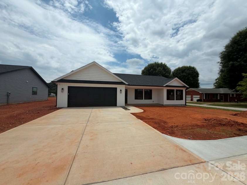 114 Progress Place, Salisbury, NC 28147.  MLS# CAR4392944, YatesRealty ID 29811. 