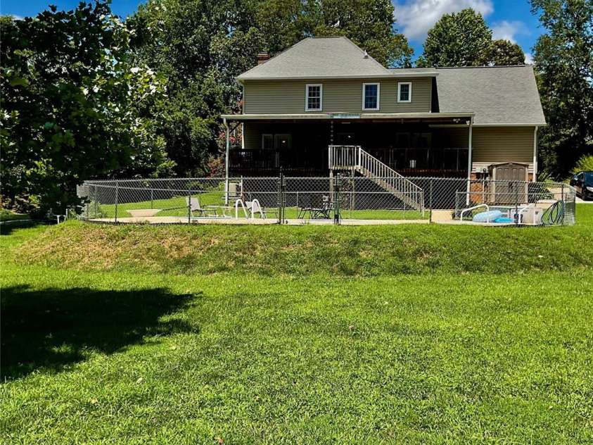 129 Countrywood Drive, Forest City, NC 28043.  MLS# CAR4282718, YatesRealty ID 29811. 