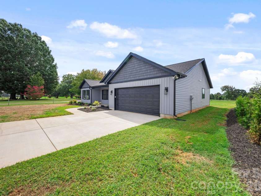 119 Progress Place, Salisbury, NC 28147.  MLS# CAR4393039, YatesRealty ID 29813. Front of home