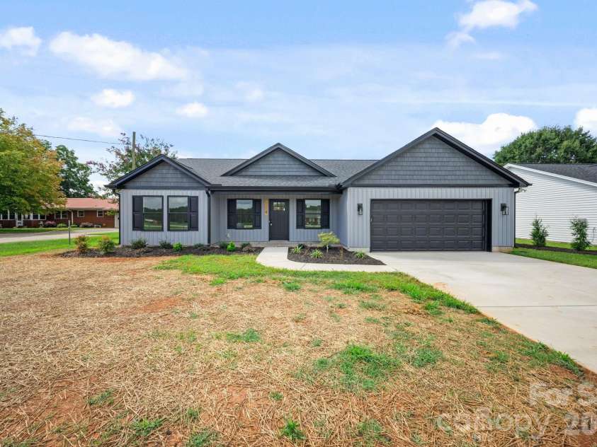 119 Progress Place, Salisbury, NC 28147.  MLS# CAR4393039, YatesRealty ID 29813. Front of house