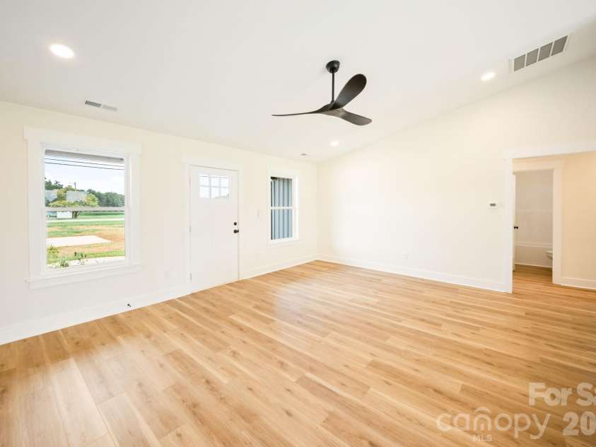 119 Progress Place, Salisbury, NC 28147.  MLS# CAR4393039, YatesRealty ID 29813. Living Room