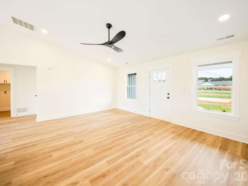 119 Progress Place, Salisbury, NC 28147.  MLS# CAR4393039, YatesRealty ID 29813. Living Room