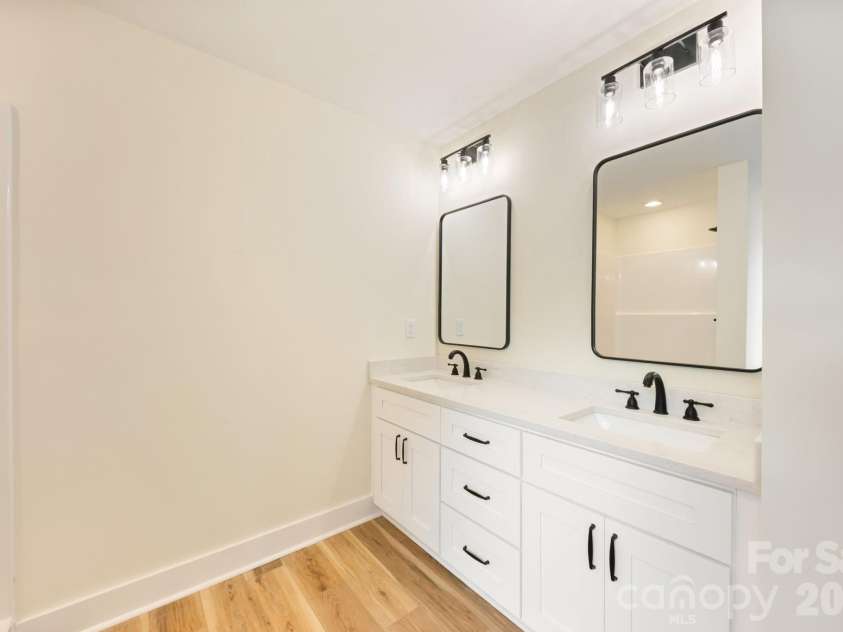 119 Progress Place, Salisbury, NC 28147.  MLS# CAR4393039, YatesRealty ID 29813. Primary bathroom