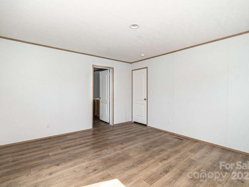 270 Big Oak Trail, Browns Summit, NC 27214.  MLS# CAR4270068, YatesRealty ID 29813. 