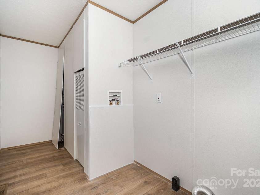 270 Big Oak Trail, Browns Summit, NC 27214.  MLS# CAR4270068, YatesRealty ID 29813. 