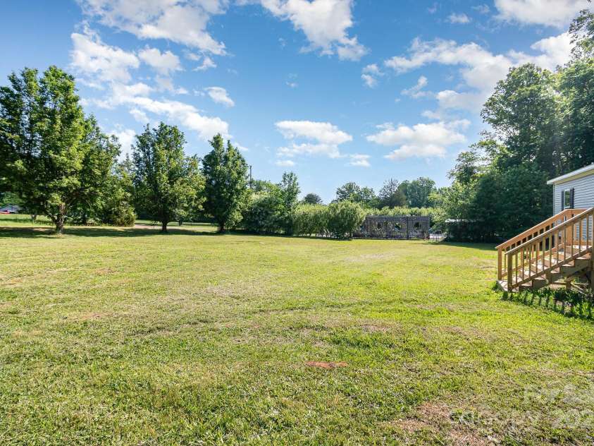 270 Big Oak Trail, Browns Summit, NC 27214.  MLS# CAR4270068, YatesRealty ID 29813. 