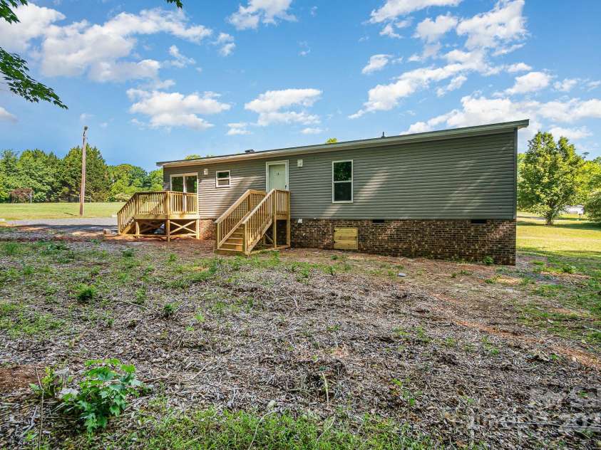 270 Big Oak Trail, Browns Summit, NC 27214.  MLS# CAR4270068, YatesRealty ID 29813. 