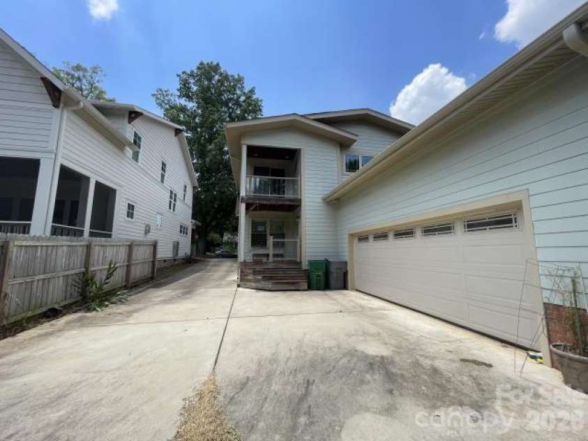 1512 Ivey Drive, Charlotte, NC 28205.  MLS# CAR4392958, YatesRealty ID 29814. 