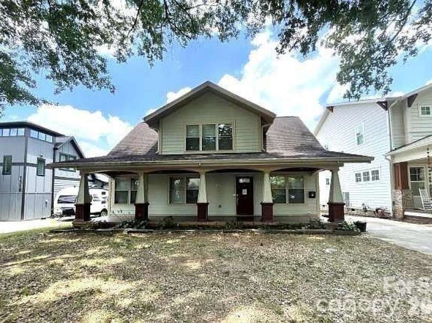 1512 Ivey Drive, Charlotte, NC 28205.  MLS# CAR4392958, YatesRealty ID 29814. 