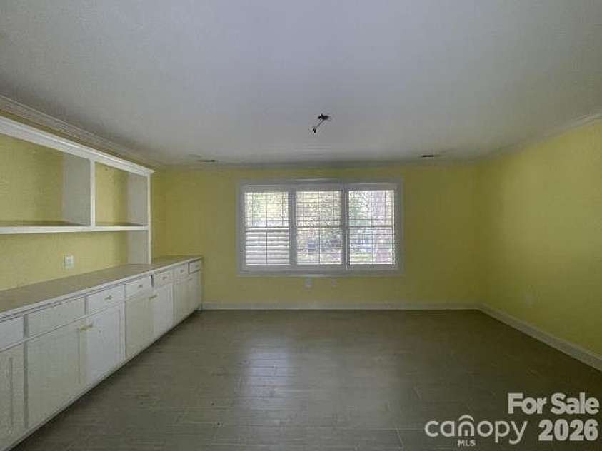 1512 Ivey Drive, Charlotte, NC 28205.  MLS# CAR4392958, YatesRealty ID 29814. 