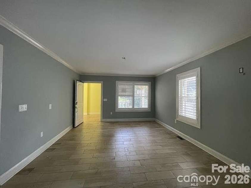 1512 Ivey Drive, Charlotte, NC 28205.  MLS# CAR4392958, YatesRealty ID 29814. 