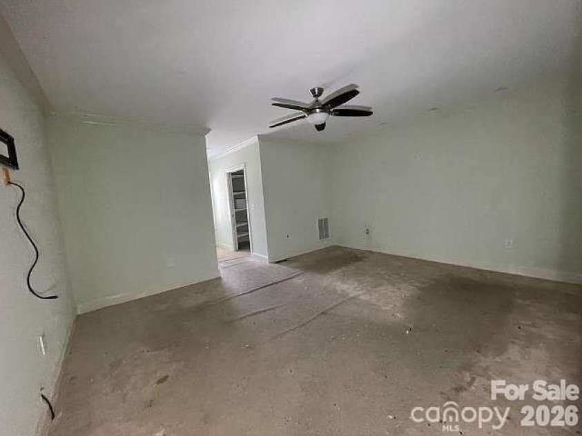 1512 Ivey Drive, Charlotte, NC 28205.  MLS# CAR4392958, YatesRealty ID 29814. 