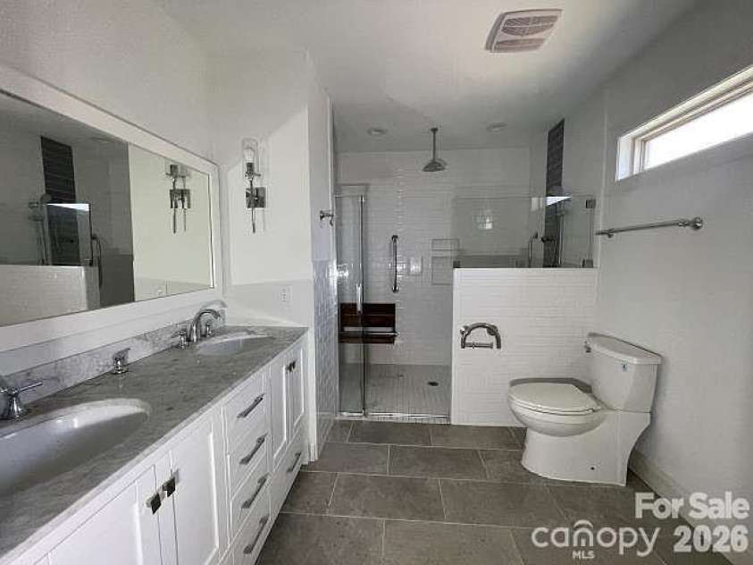 1512 Ivey Drive, Charlotte, NC 28205.  MLS# CAR4392958, YatesRealty ID 29814. 
