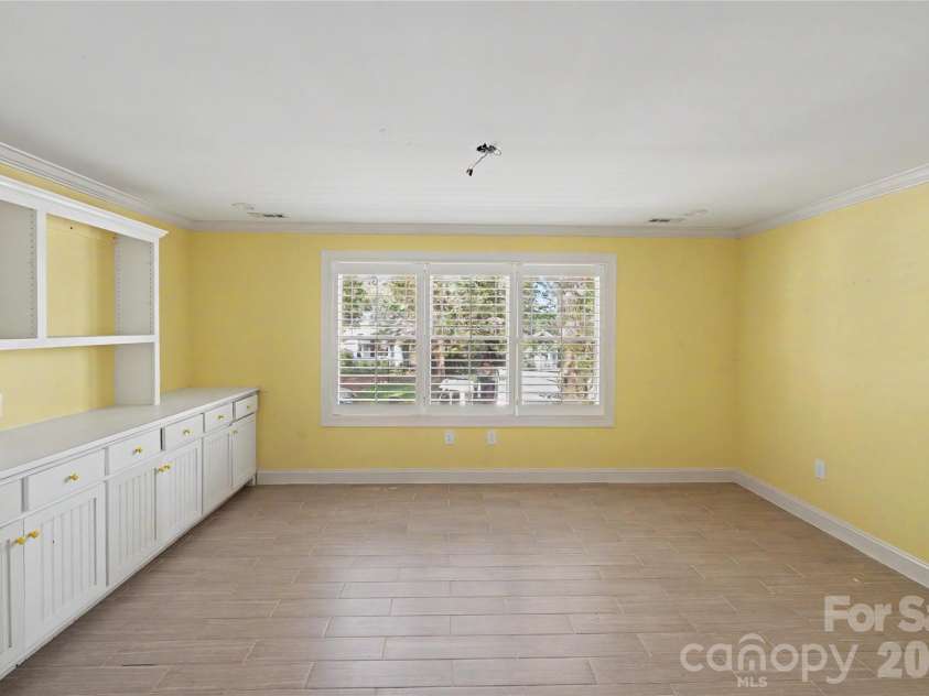 1512 Ivey Drive, Charlotte, NC 28205.  MLS# CAR4392958, YatesRealty ID 29814. 